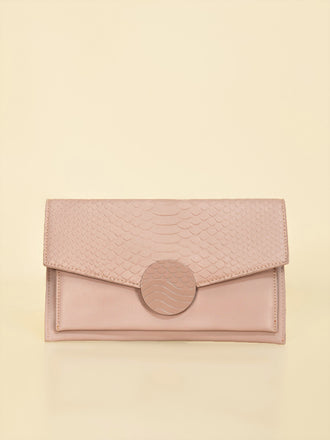 scale-patterned-clutch