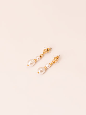 dangling-pearl-earrings
